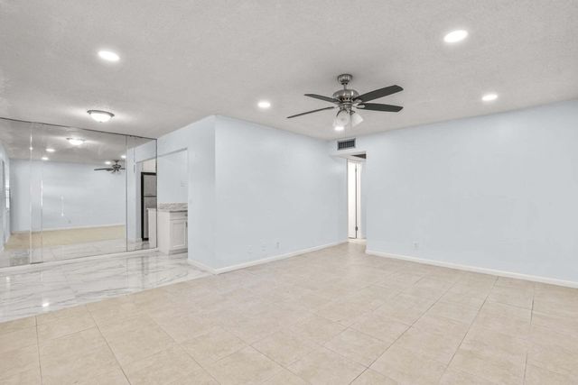 63 Hastings D, West Palm Beach, FL 33417