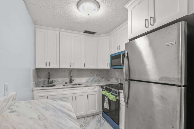 63 Hastings D, West Palm Beach, FL 33417