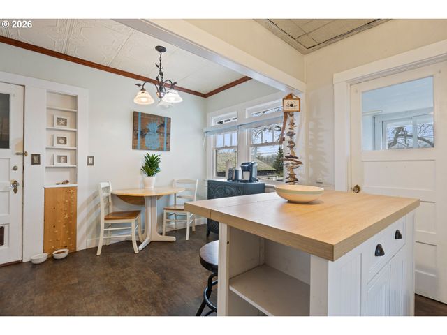 1560 Se HAMILTON St, Roseburg, OR 97470