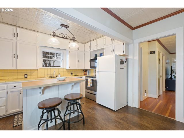 1560 Se HAMILTON St, Roseburg, OR 97470