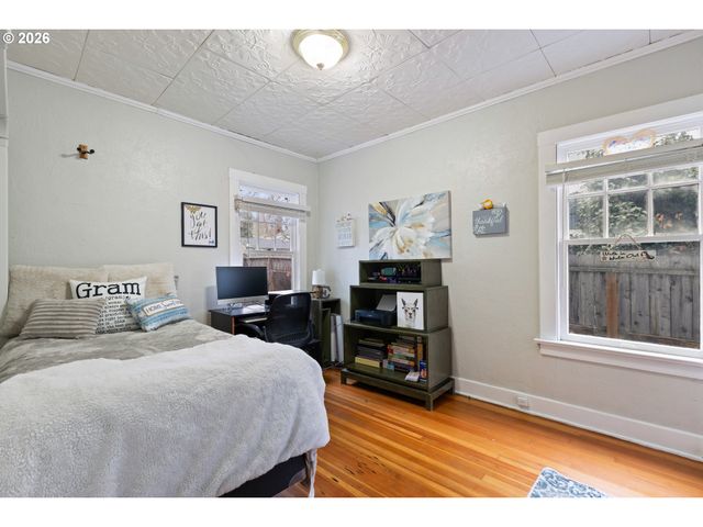 1560 Se HAMILTON St, Roseburg, OR 97470