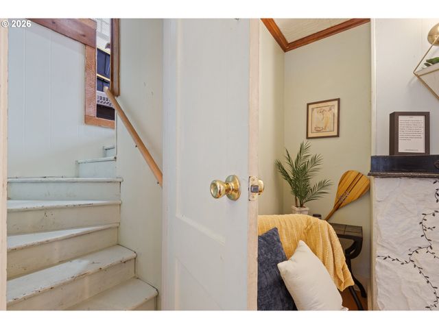 1560 Se HAMILTON St, Roseburg, OR 97470