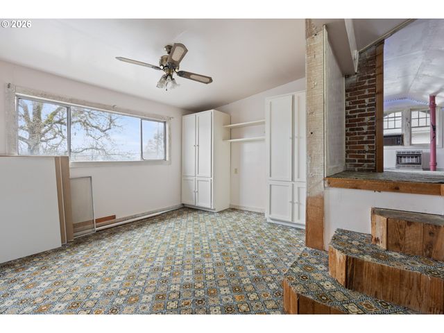 1560 Se HAMILTON St, Roseburg, OR 97470