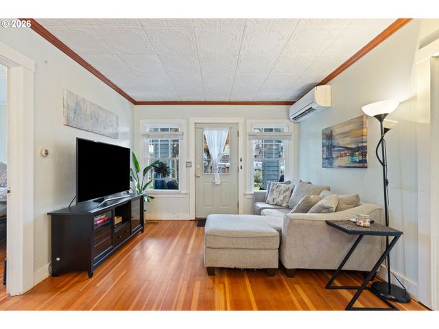 1560 Se HAMILTON St, Roseburg, OR 97470