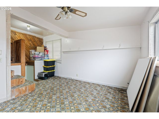 1560 Se HAMILTON St, Roseburg, OR 97470