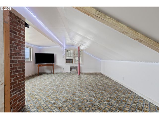 1560 Se HAMILTON St, Roseburg, OR 97470