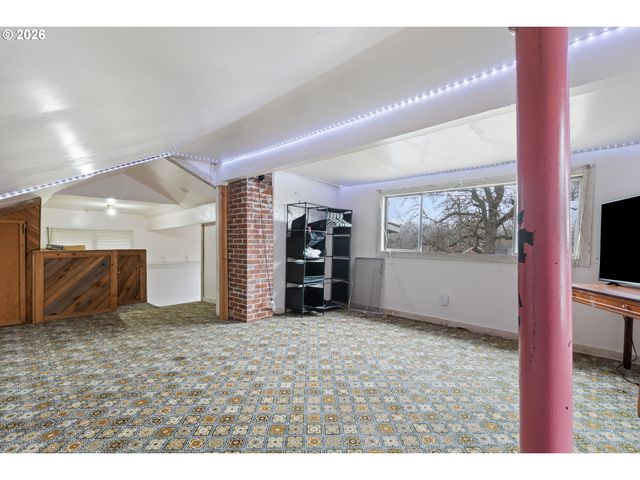 1560 Se HAMILTON St, Roseburg, OR 97470