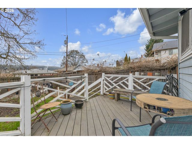 1560 Se HAMILTON St, Roseburg, OR 97470