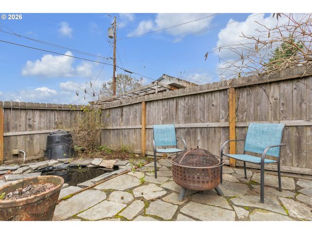 1560 Se HAMILTON St, Roseburg, OR 97470