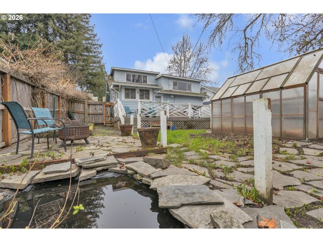 1560 Se HAMILTON St, Roseburg, OR 97470