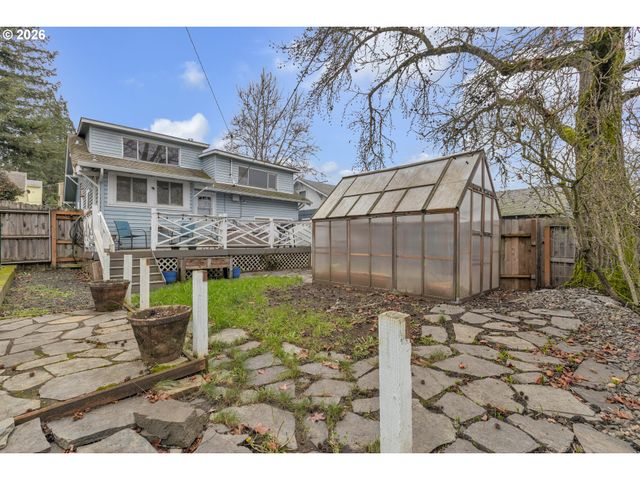 1560 Se HAMILTON St, Roseburg, OR 97470