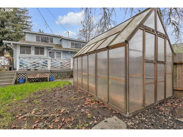 1560 Se HAMILTON St, Roseburg, OR 97470