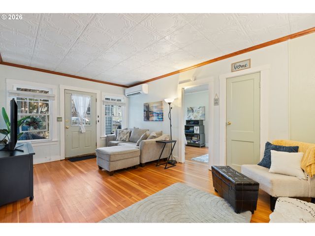 1560 Se HAMILTON St, Roseburg, OR 97470