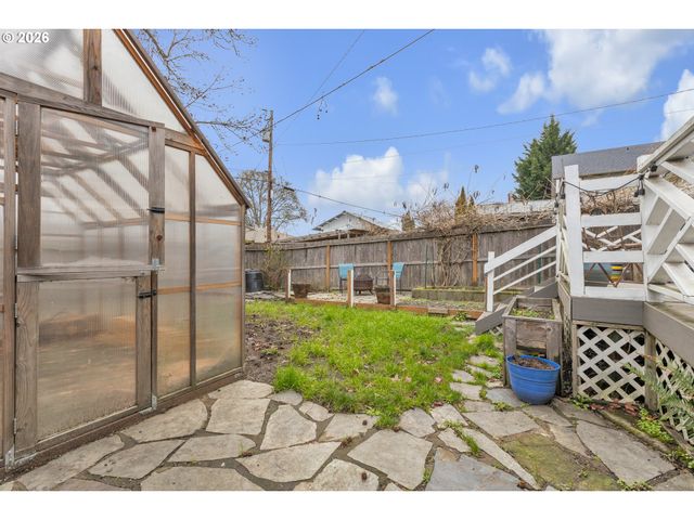 1560 Se HAMILTON St, Roseburg, OR 97470