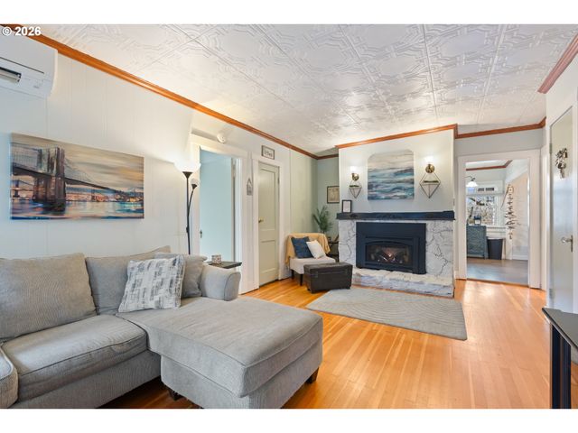 1560 Se HAMILTON St, Roseburg, OR 97470