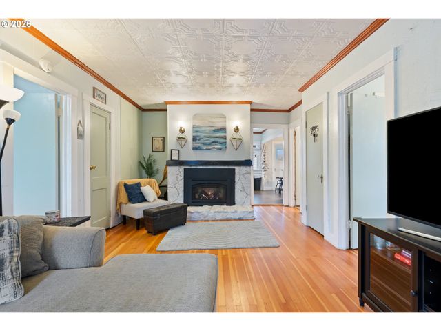 1560 Se HAMILTON St, Roseburg, OR 97470