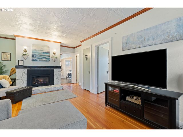 1560 Se HAMILTON St, Roseburg, OR 97470