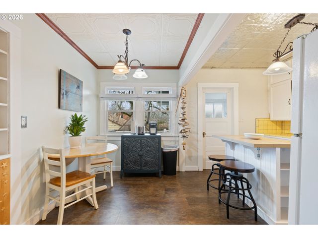 1560 Se HAMILTON St, Roseburg, OR 97470