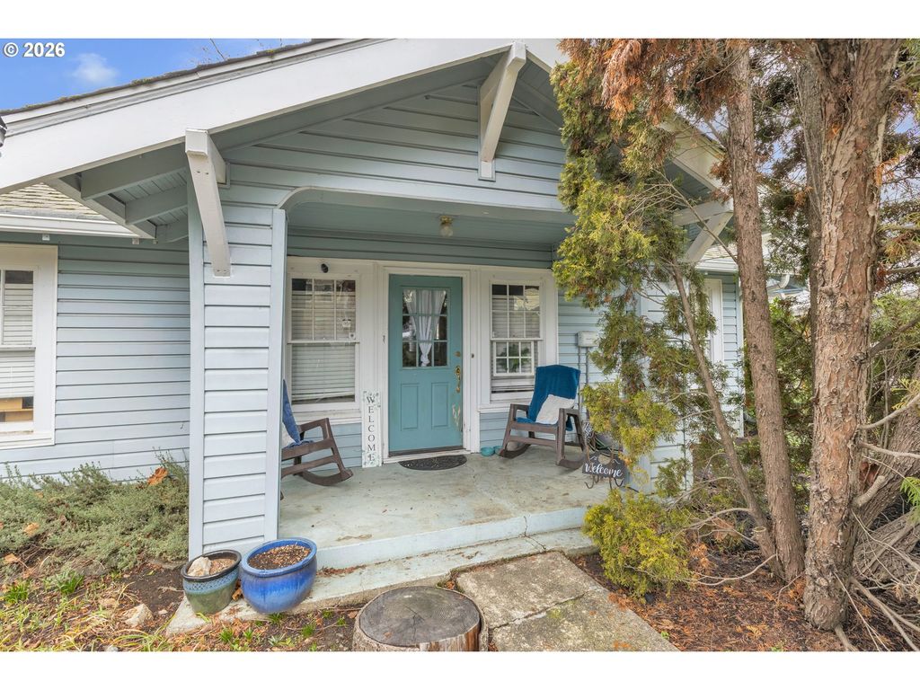 1560 Se HAMILTON St, Roseburg, OR 97470