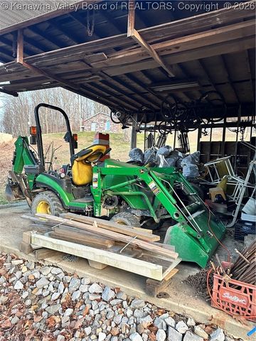 409 Wildlife Way, Clendenin, WV 25045