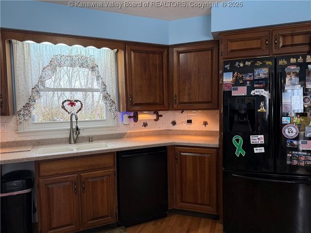 409 Wildlife Way, Clendenin, WV 25045