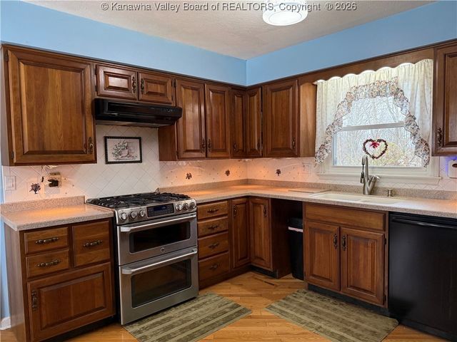 409 Wildlife Way, Clendenin, WV 25045