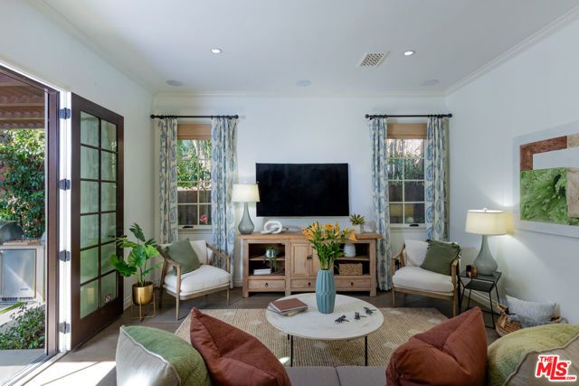 735 N Stanley Avenue, Los Angeles, CA 90046