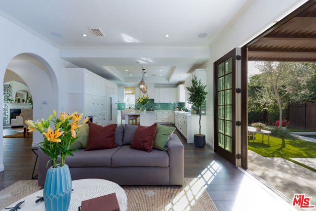 735 N Stanley Avenue, Los Angeles, CA 90046