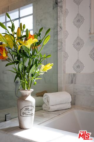 735 N Stanley Avenue, Los Angeles, CA 90046