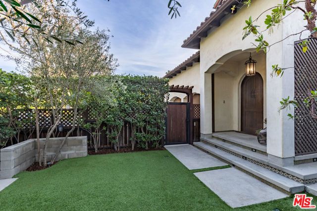 735 N Stanley Avenue, Los Angeles, CA 90046