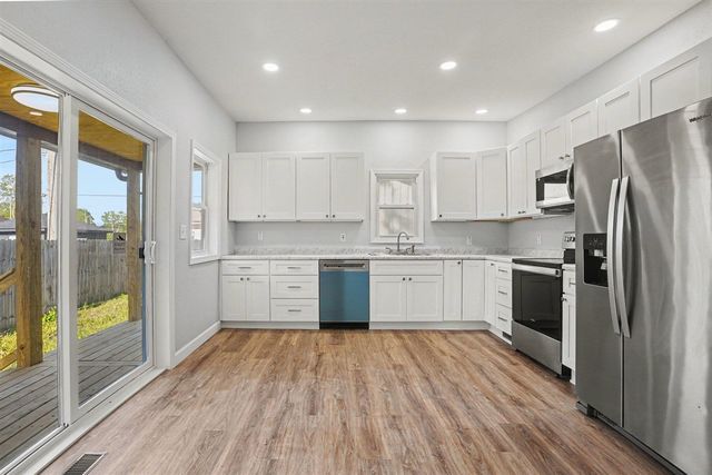 112 N Andrews Street, Three Rivers, MI 49093