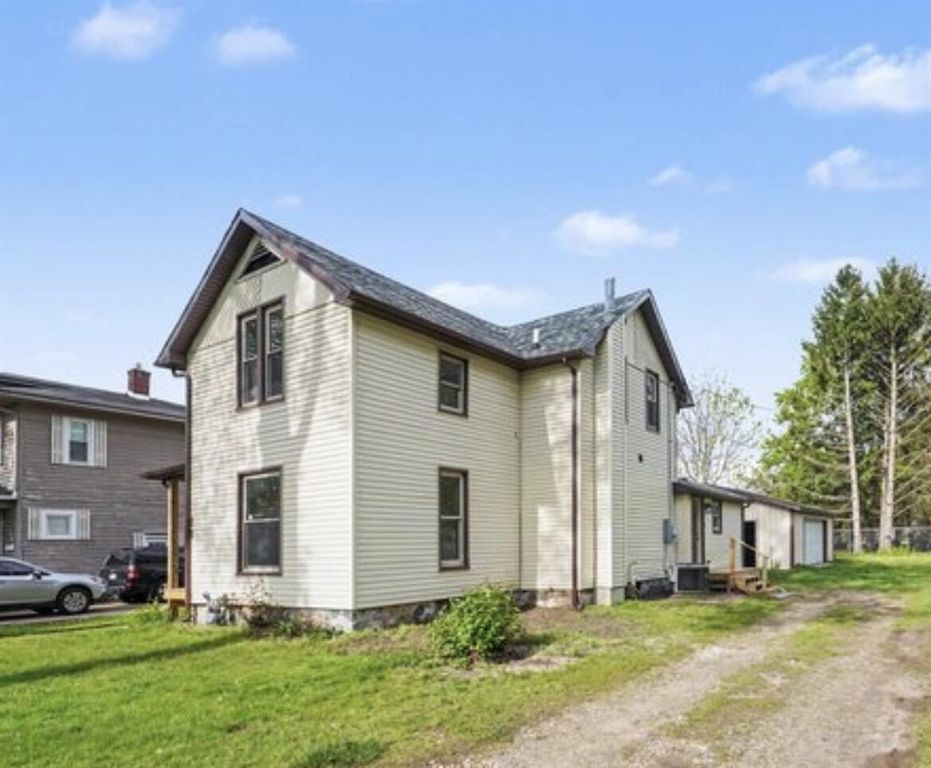112 N Andrews Street, Three Rivers, MI 49093