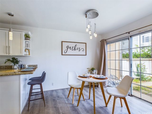 572 Mananai Place 20A, Honolulu, HI 96818