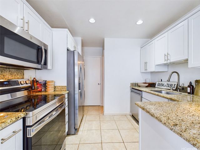 572 Mananai Place 20A, Honolulu, HI 96818