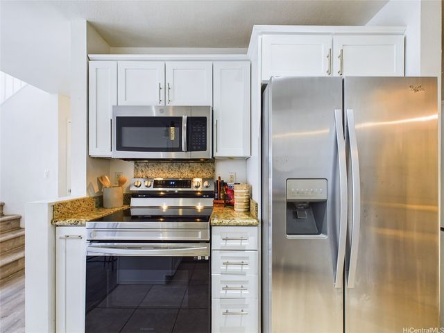 572 Mananai Place 20A, Honolulu, HI 96818