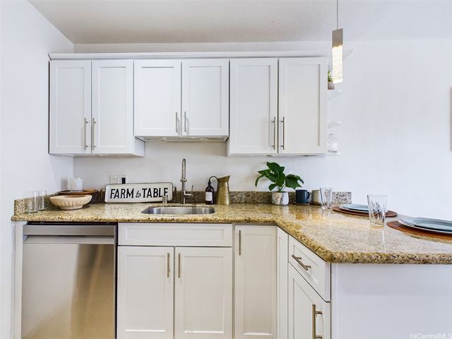 572 Mananai Place 20A, Honolulu, HI 96818