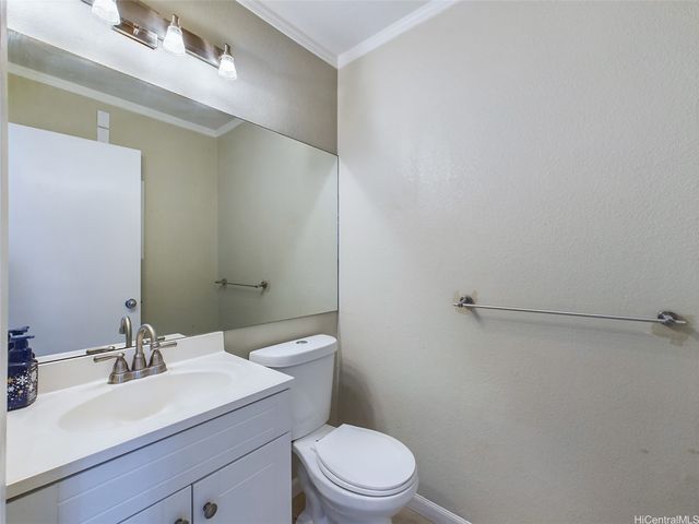 572 Mananai Place 20A, Honolulu, HI 96818