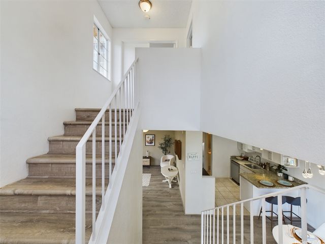 572 Mananai Place 20A, Honolulu, HI 96818