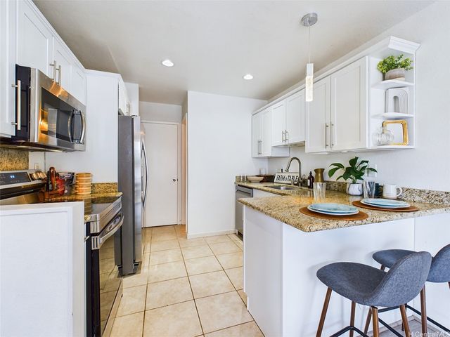 572 Mananai Place 20A, Honolulu, HI 96818