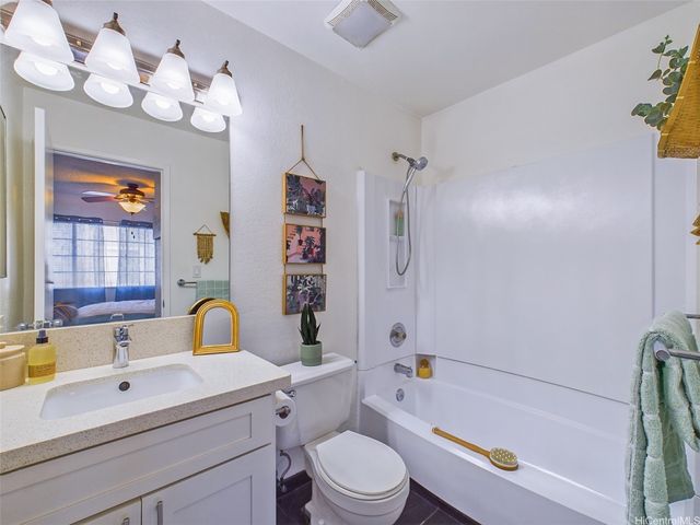 572 Mananai Place 20A, Honolulu, HI 96818