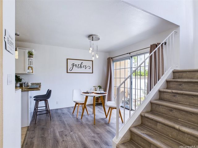 572 Mananai Place 20A, Honolulu, HI 96818