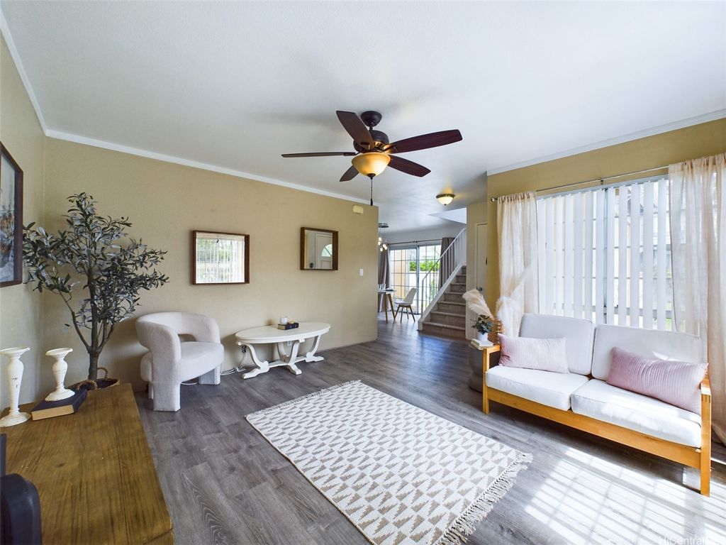 572 Mananai Place 20A, Honolulu, HI 96818