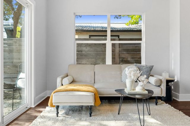 304 BLACKSON Ave A, Austin, TX 78752
