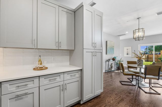 304 BLACKSON Ave A, Austin, TX 78752