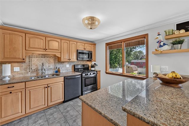 34 Mohawk Dr, Hempfield Twp, PA 15601
