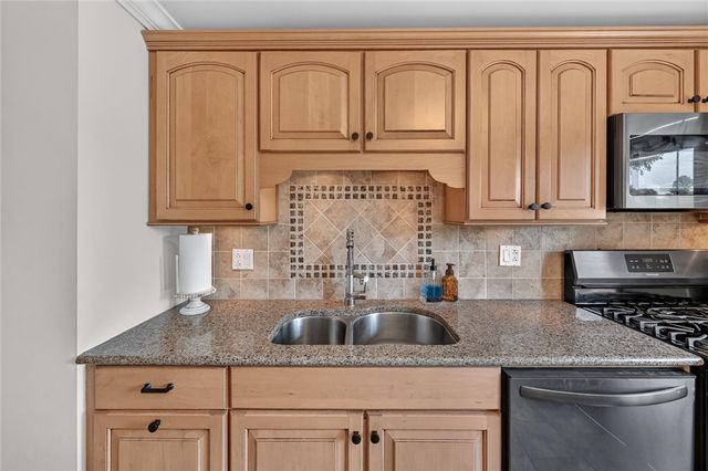 34 Mohawk Dr, Hempfield Twp, PA 15601