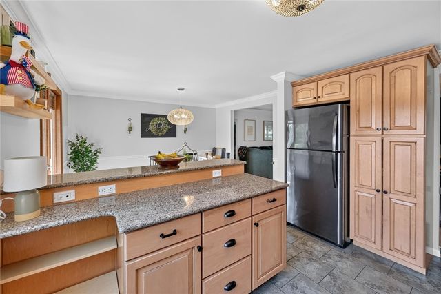 34 Mohawk Dr, Hempfield Twp, PA 15601