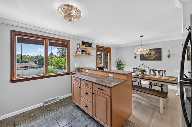 34 Mohawk Dr, Hempfield Twp, PA 15601