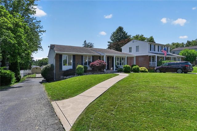 34 Mohawk Dr, Hempfield Twp, PA 15601