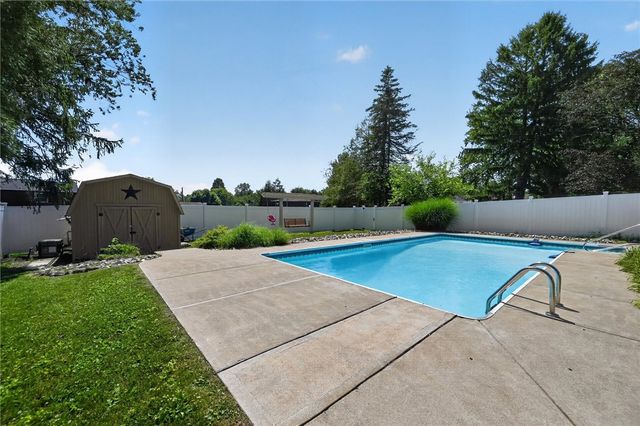 34 Mohawk Dr, Hempfield Twp, PA 15601